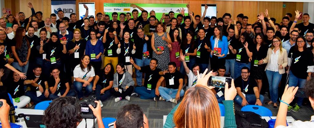 IDB - Tourism Hackathon - Roberto Palomo - Pitch Preparation Speaker and Coach